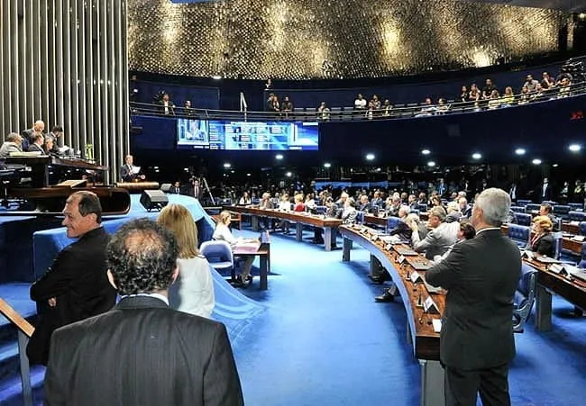 Senadores aprovam mudanças nas coligações partidárias