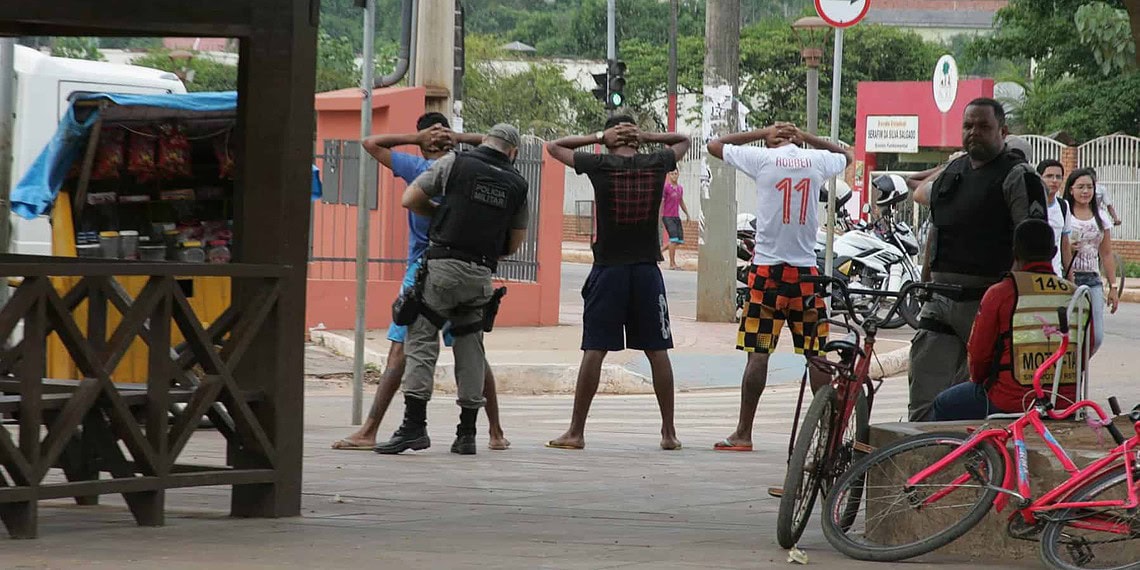 População defende policial que matou dupla de assaltantes 1 População deixa claro descontentamento com o aumento da criminalidade no Estado. (Foto: Odair Leal/ A GAZETA)