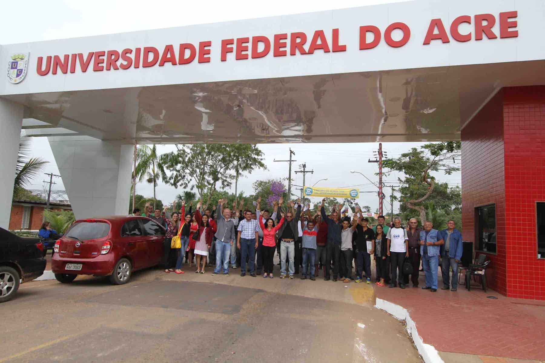 Mesmo insatisfeitos com o reajuste, técnicos administrativos da Ufac encerram a greve 2 Atividades devem ser normalizadas na terça-feira. (Foto: Odair Lea/ A GAZETA)