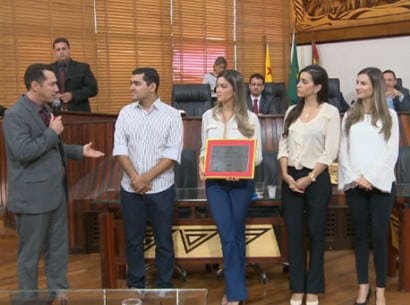 Assembleia Legislativa homenageia jornal A Gazeta pela comemoração de seus 30 anos 3 151015-politica-homernagemaleac-tvgazeta_410_305