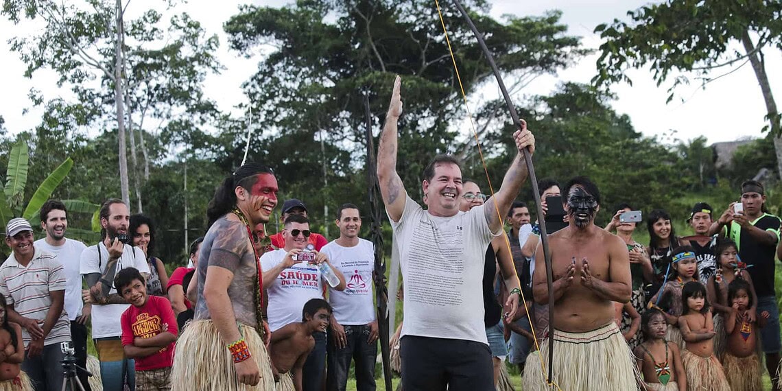 Tião Viana prestigia 14ª edição do Festival Yawa, em Tarauacá 1 Governador recebeu boas-vindas na aldeia, num ritual de proteção e purificação. (Foto: Gleilson Miranda)