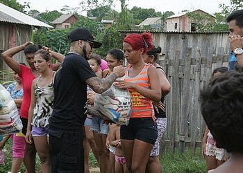 Alimentos arrecadados em evento de tatuagem foram entregues. (Foto: Odair Leal/ A GAZETA)