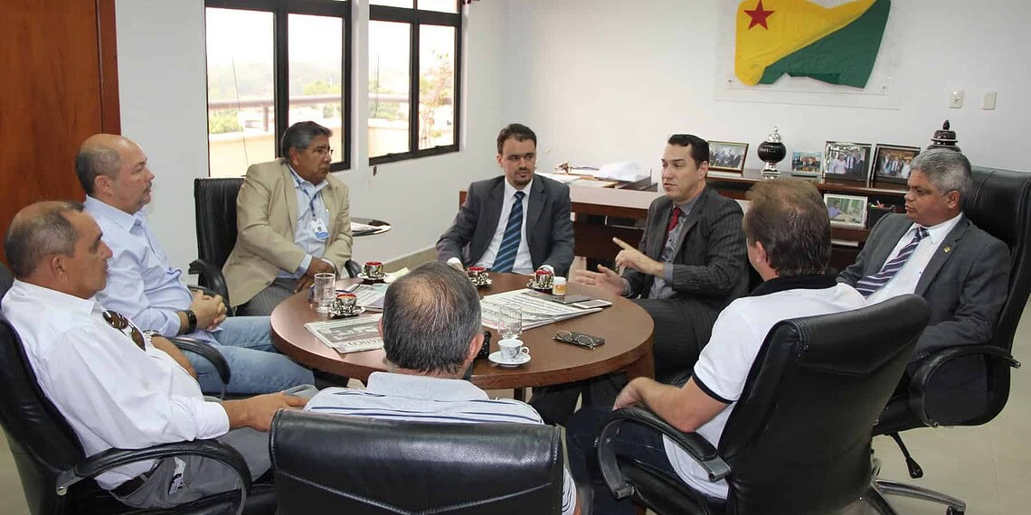 Deputados estaduais reúnem-se com presidente da Fieac para tratar sobre Sistema S