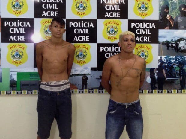 Suspeitos de atirar contra delegacia e batalhão da PM são presos 2 Acusados de atirar contra delegacia foram apresentados na tarde de quarta-feira. (Foto: Agencia Acre)