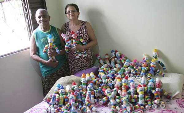Lúcia e Cauby realizam trabalhos voluntários há 15 anos às crianças carentes. (FOTO: ODAIR LEAL/AGAZETA)