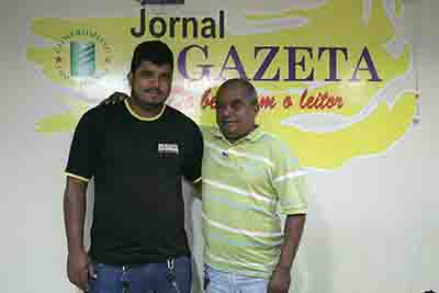 O desafio diário de levar o jornal até o assinante 3 Pai e filho exerceram a mesma função no jornal