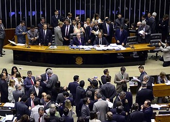 Câmara aprova pena maior para motorista que matar alguém em rachas