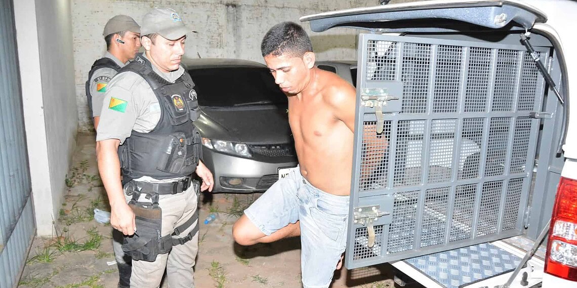 Traído pela tecnologia: homem usa celular para cometer assalto e acaba preso