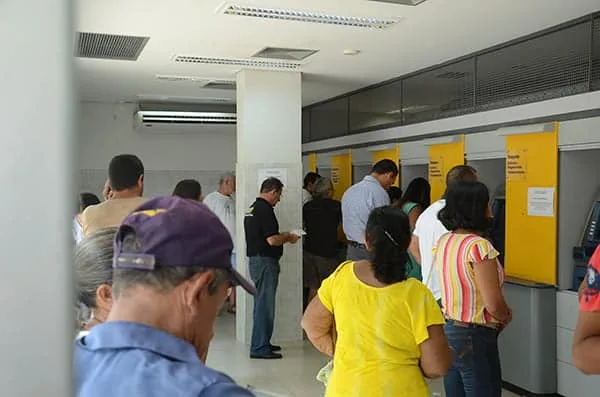 Apesar da expectativa de lotação, atendimento nas agências bancárias foi considerado normal