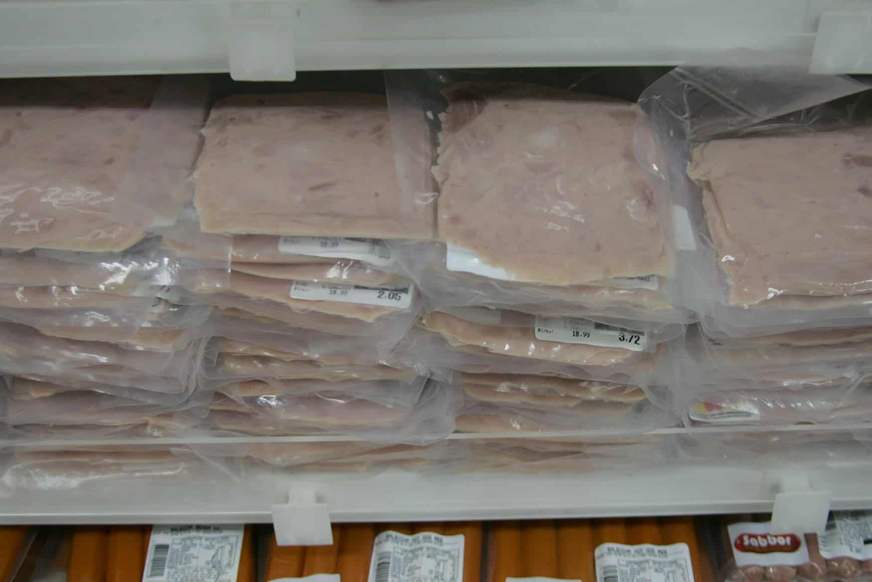 Supermercados acreditam que vendas de carnes processadas podem cair 2 Fotos: Odair Leal/ A GAZETA