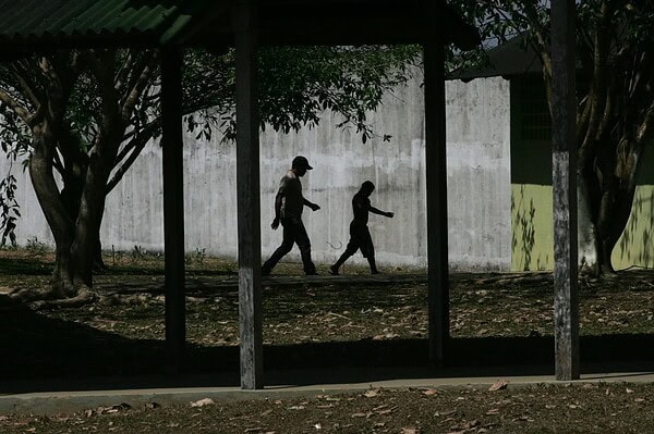 Adolescentes ameaçam agentes e tentam fugir do Centro Socioeducativo Aquiry