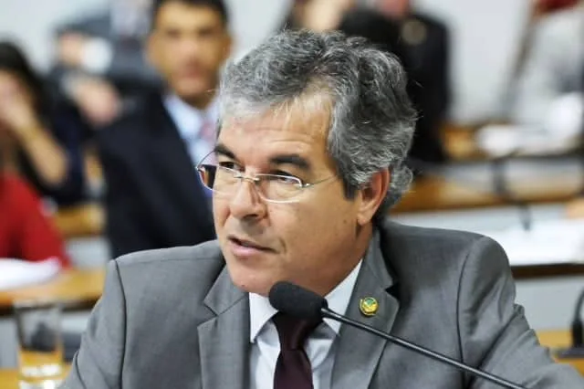 “Temos que ter uma lei mais dura, que trate com mais rigor os crimes contra a vida”, diz Jorge 1 “Temos que ter uma lei mais dura, que trate com mais rigor os crimes contra a vida”, diz Jorge