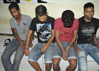 Polícia prende quatro homens com duas armas
