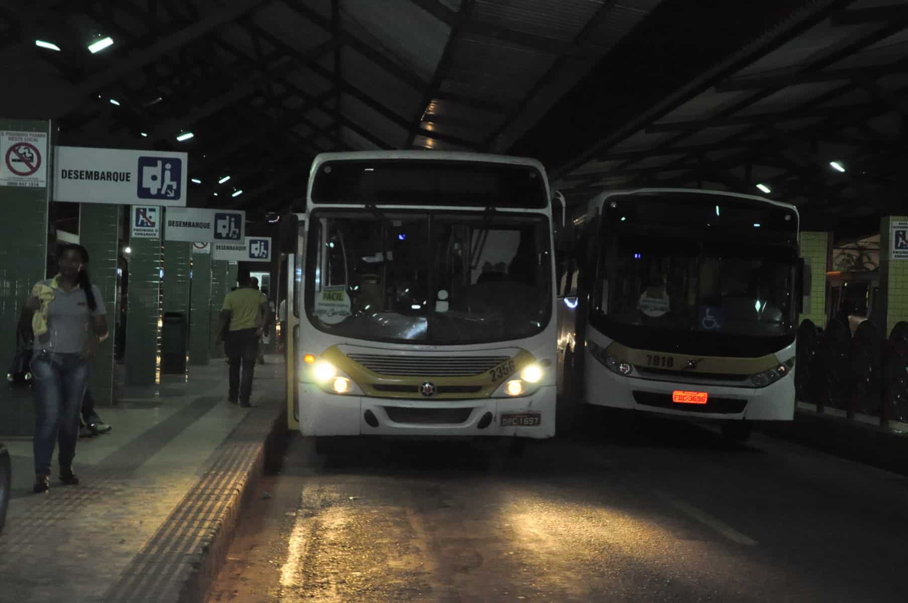 Na segunda noite de ataques ônibus circularam em Rio Branco com escolta policial 3 DSC_0130