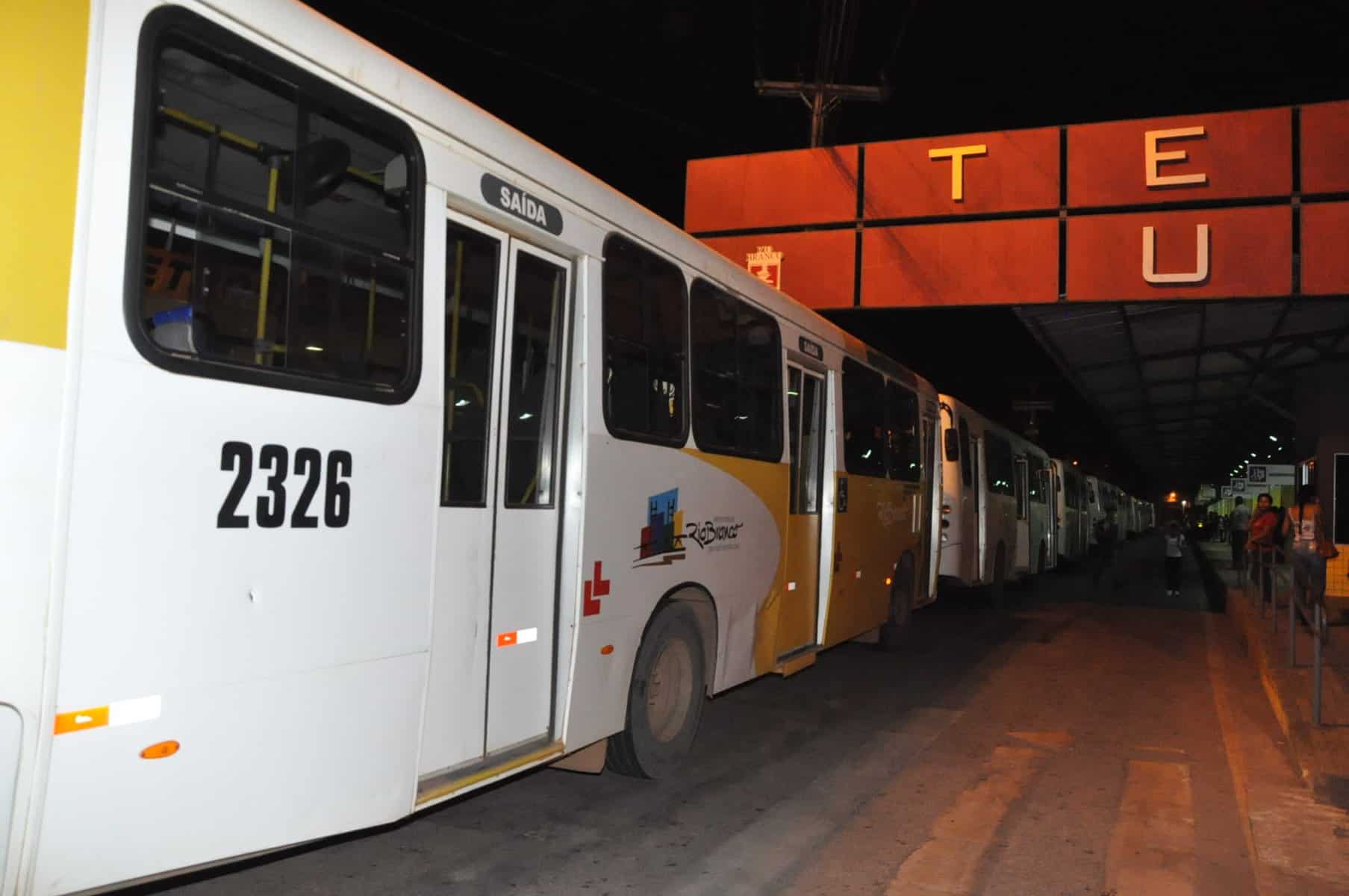Na segunda noite de ataques ônibus circularam em Rio Branco com escolta policial 2 DSC_0133