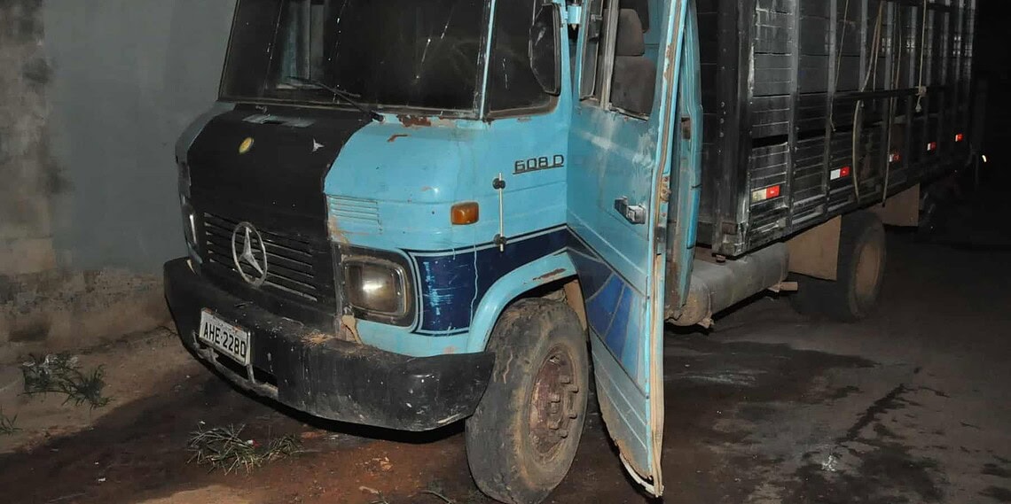 Bandidos incendeiam caminhão em mais uma noite de fúria em Rio Branco