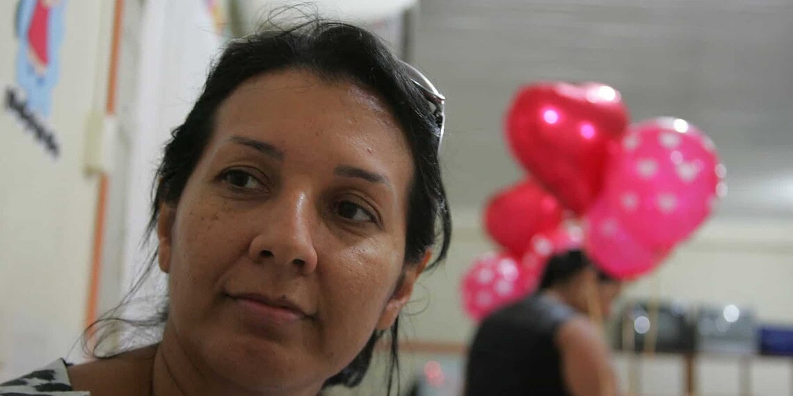 Diretora acredita que resultado de pesquisa é reflexo do empenho coletivo dos servidores 1 Diretora acredita que resultado de pesquisa é reflexo do empenho coletivo dos servidores