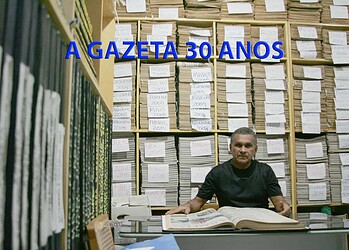 Evando Araújo é o responsável pelo arquivo do jornal. (Foto: Odair Leal/ A GAZETA)