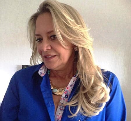 Vivas Esta colunista parabeniza com abraços de felicitações a amiga, gente do bem, empresária Betânia Lima Marques, que aniversariou ontem. Em sua house, os amigos brindaram a data no melhor estilo como ela merece e gosta. 