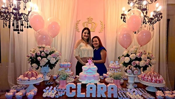 Dentista 2 Click no chicoso chá da Clara, realizado na noite do sábado no Afa Bistrô à futura mamãe, médica Priscila Marinheiro com sua mãe Solange