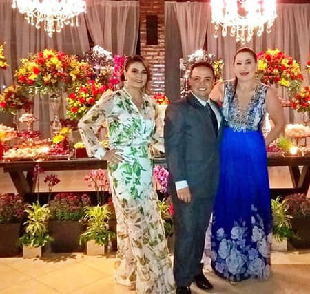 Em noite de bodas, click da hoteleira Fabíola Pinheiro, interior de designer Eduardo Gomes e advogada Mercedes Lavocat. Chiquérrimos.