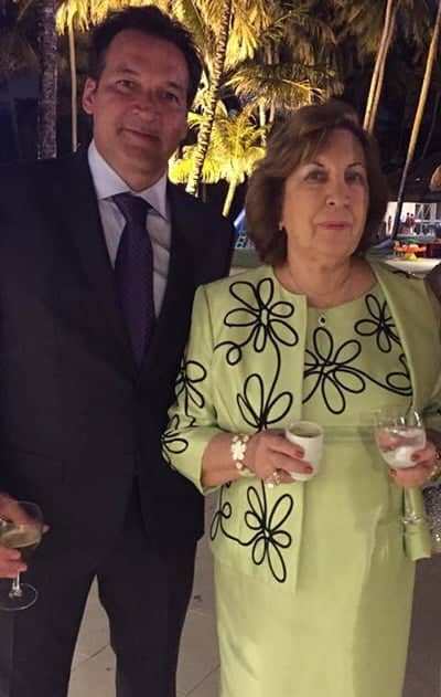 Dentista 4 Ainda sobre a troca de alianças de Heidy e Wivaldo Neto, dama Flávia Lavocat Barbosa e o genro Eliezer Silva marcaram presença.