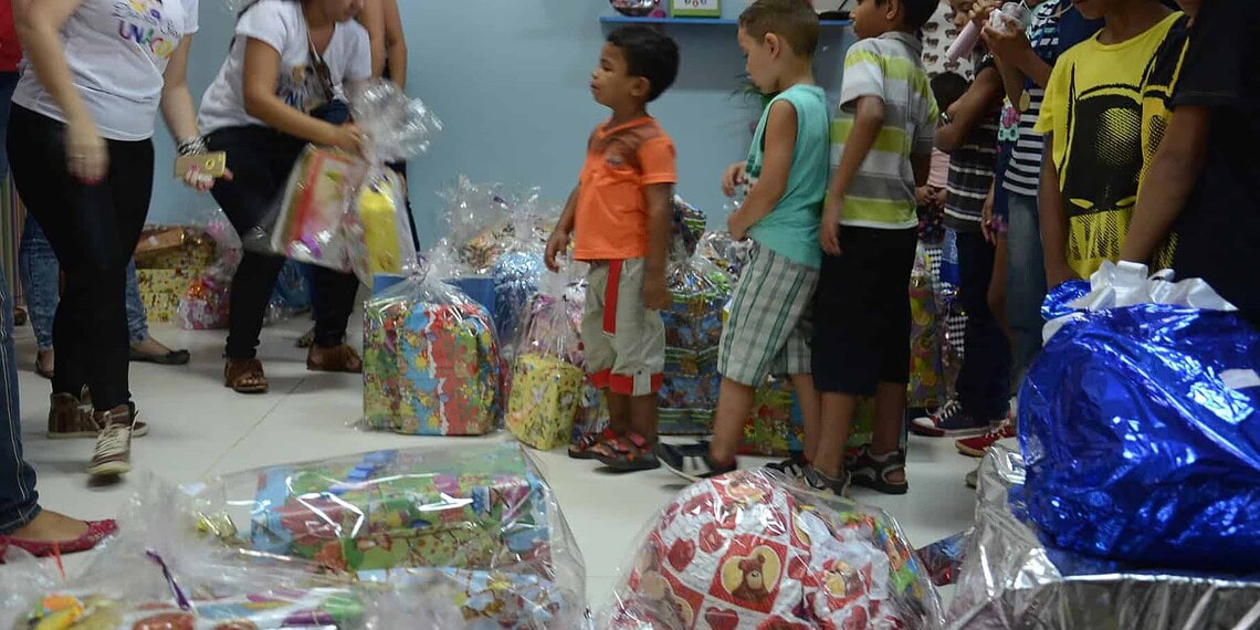 Cerca de 40 crianças internadas do HC ganham festa em comemoração ao seu dia