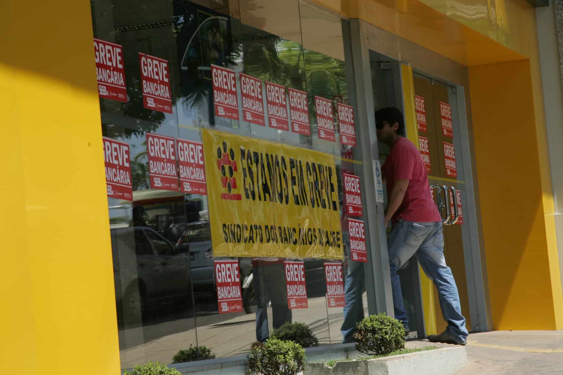 Bancos mantém greve e devem analisar proposta de 10% de aumento 1 Greve dos bancários - OL (1)