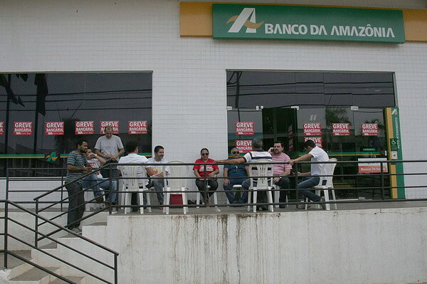 Correntistas reclamam da greve dos bancários