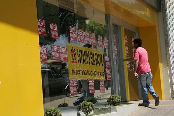 Bancários rejeitam proposta de reajuste da Fenaban apresentada nesta quarta 1 Bancários rejeitam proposta de reajuste da Fenaban apresentada nesta quarta