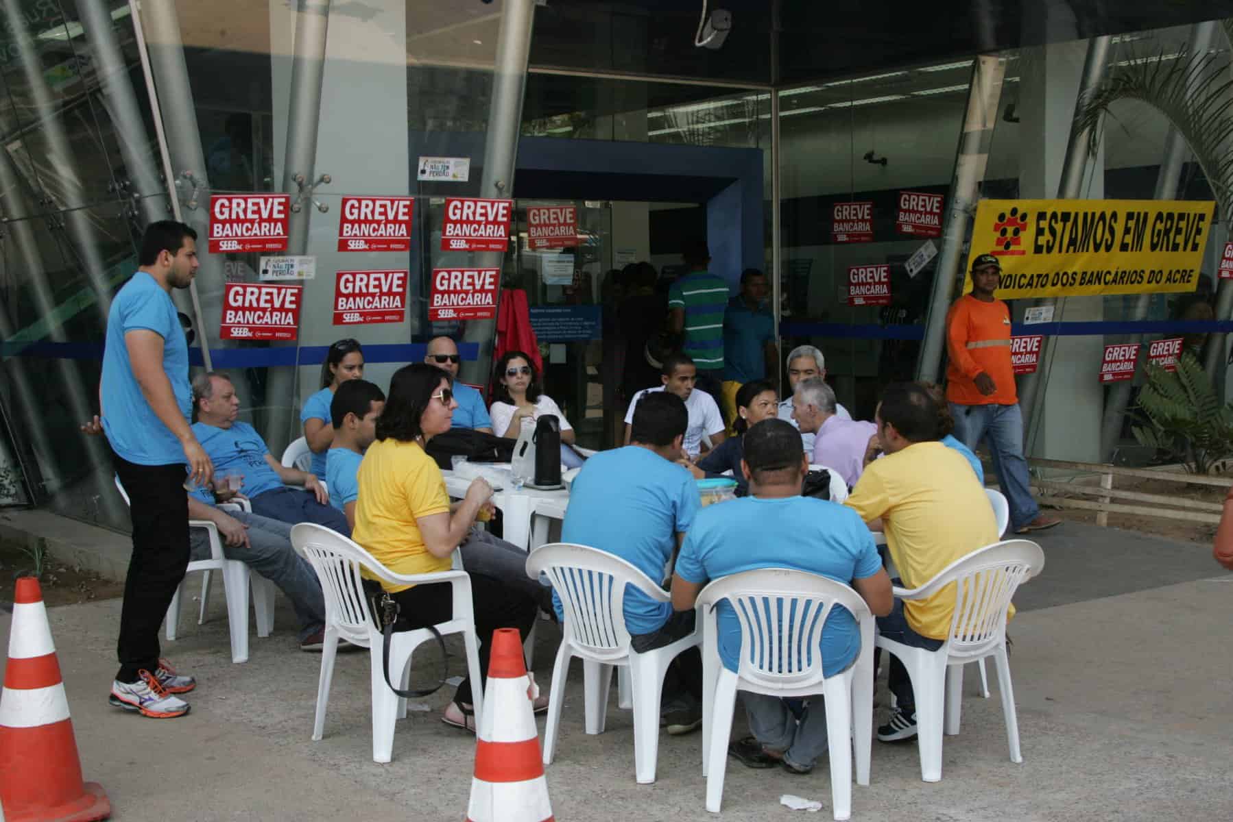 Bancos mantém greve e devem analisar proposta de 10% de aumento 4 Greve dos bancários - OL (3)