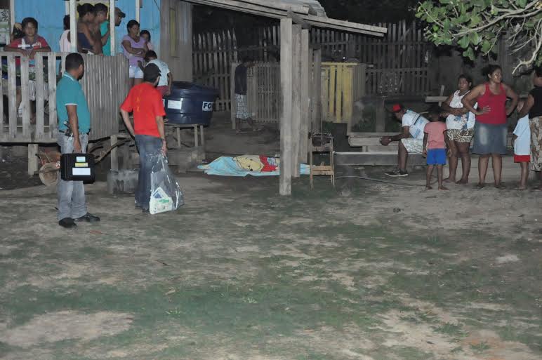 Homem é executado a tiros dentro de casa 4 Homem é executado a tiros dentro de casa 1