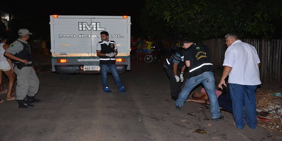 Jovem de 23 anos é executado com cinco tiros no meio da rua