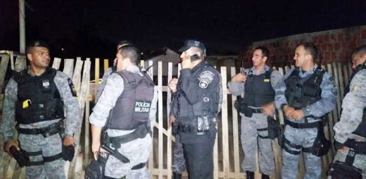 Mulher é morta a facadas no bairro Jorge Lavocart 1