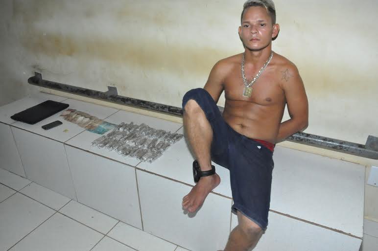 PM prende homem com 370 tabletes de maconha e dinheiro