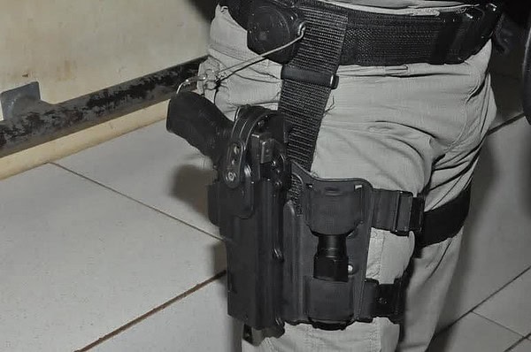 Policial militar fardado sofre atentado a caminho de casa