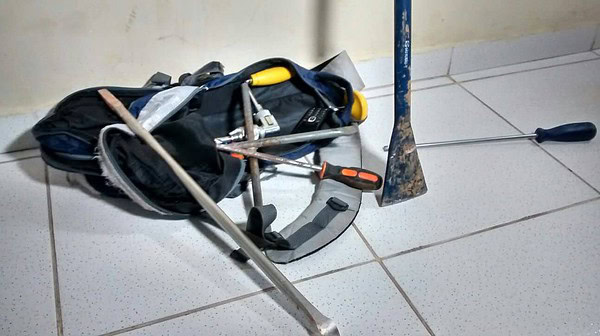 Polícias prendem ladrões em flagrante na Baixada do Sol