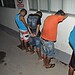 Polícia prende três homens e apreende adolescente com drogas e escopeta