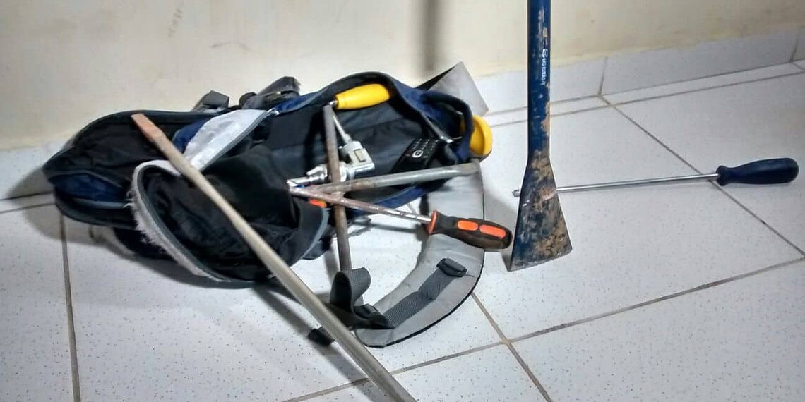 Polícias prendem ladrões em flagrante na Baixada do Sol