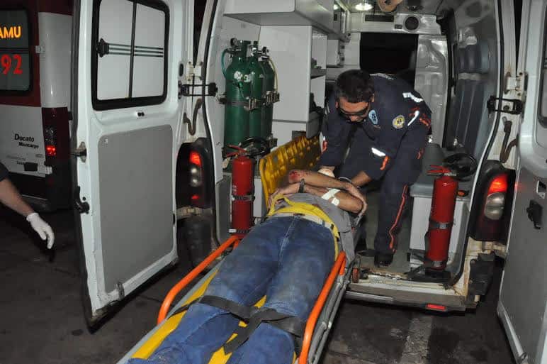 Sargento da PM é atropelado na AC-40, perto do bairro Vila Acre 2 O policial foi socorrido por uma equipe de suporte avançado do Samu