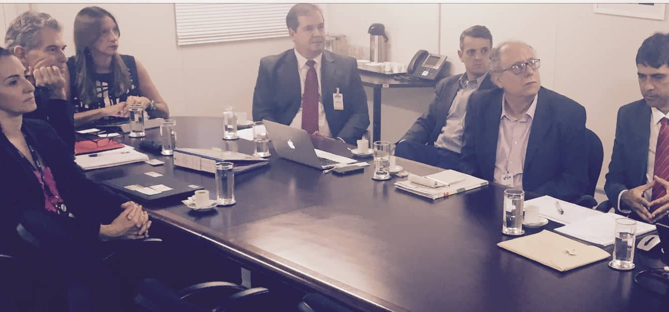 Tião Viana participa da posse de ministros e trata de liberação de recursos para habitação 2 Tião Viana e secretários com Daniela Carrera Marquis, representante do BID no Brasil. (Foto: Divulgação)