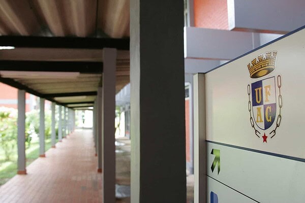 Professores da Ufac decidem se encerram greve na quinta-feira