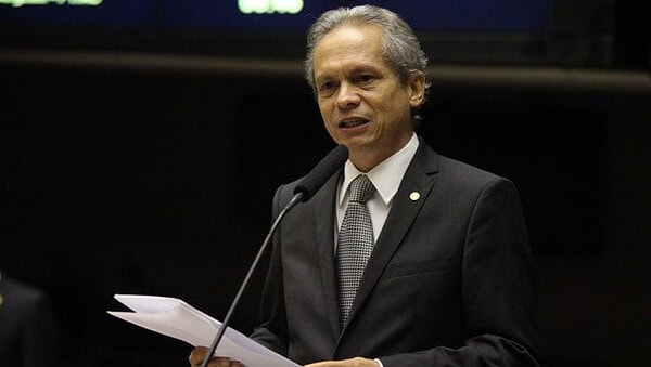 Angelim sai em defesa do ‘Sistema S’