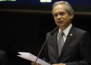 Angelim sai em defesa do ‘Sistema S’