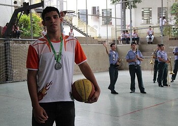 Pivô Lucas dos Santos terminou na seleção dos melhores de torneio nacional. (Foto: JOÃO PAULO MAIA)