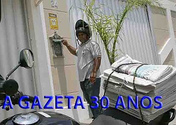 O desafio diário de levar o jornal até o assinante