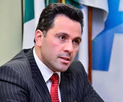 Curtas By Jô 27/10/2015 6 PARABÉNS – Deputado federal Alan Rick trocou de idade na última sexta-feira e comemorou a data com um jantar em família. Felicidades amigo!