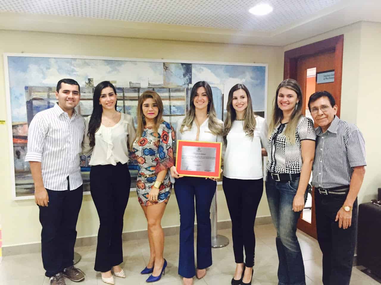 Assembleia Legislativa homenageia jornal A Gazeta pela comemoração de seus 30 anos 2 Tiago, Paula, Maíra e Larissa Martinello e demais funcionários