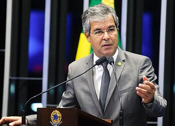 Jorge Viana acredita que para tirar o país da crise econômica é preciso pôr fim à crise política