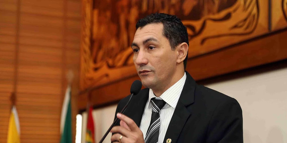 Jesus Sérgio questiona preço de combustível no Vale do Juruá